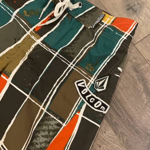 Volcom Board Shorts Size 26 - Picture 3 of 6